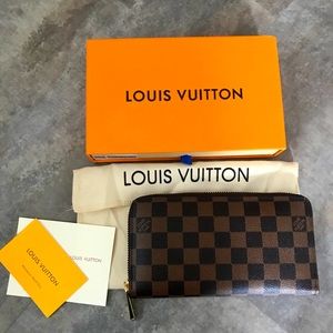 🔥New In Box - Louis Vuitton Damier Ebene Zippy wallet